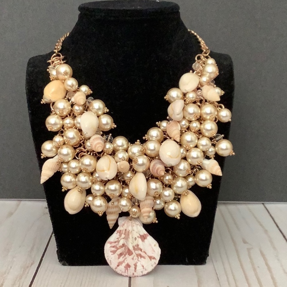 Shell & Pearl Necklack - Picture 2 of 2